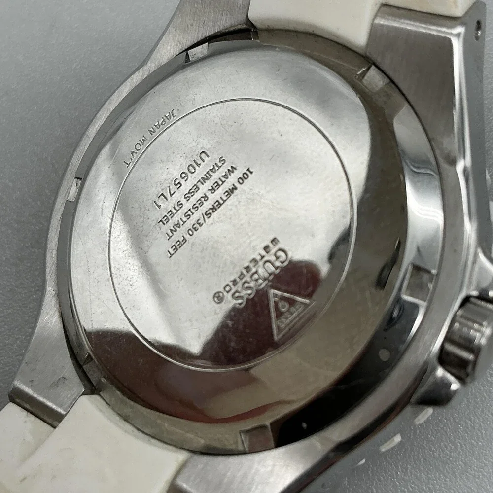 Guess U10657L1 Womens Watch 39mm White Dial White Silicone 100M New Battery